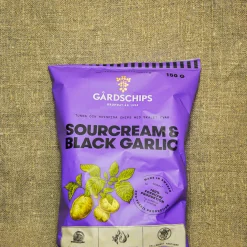 Produktbild Gårdschips sourcream & black garlic