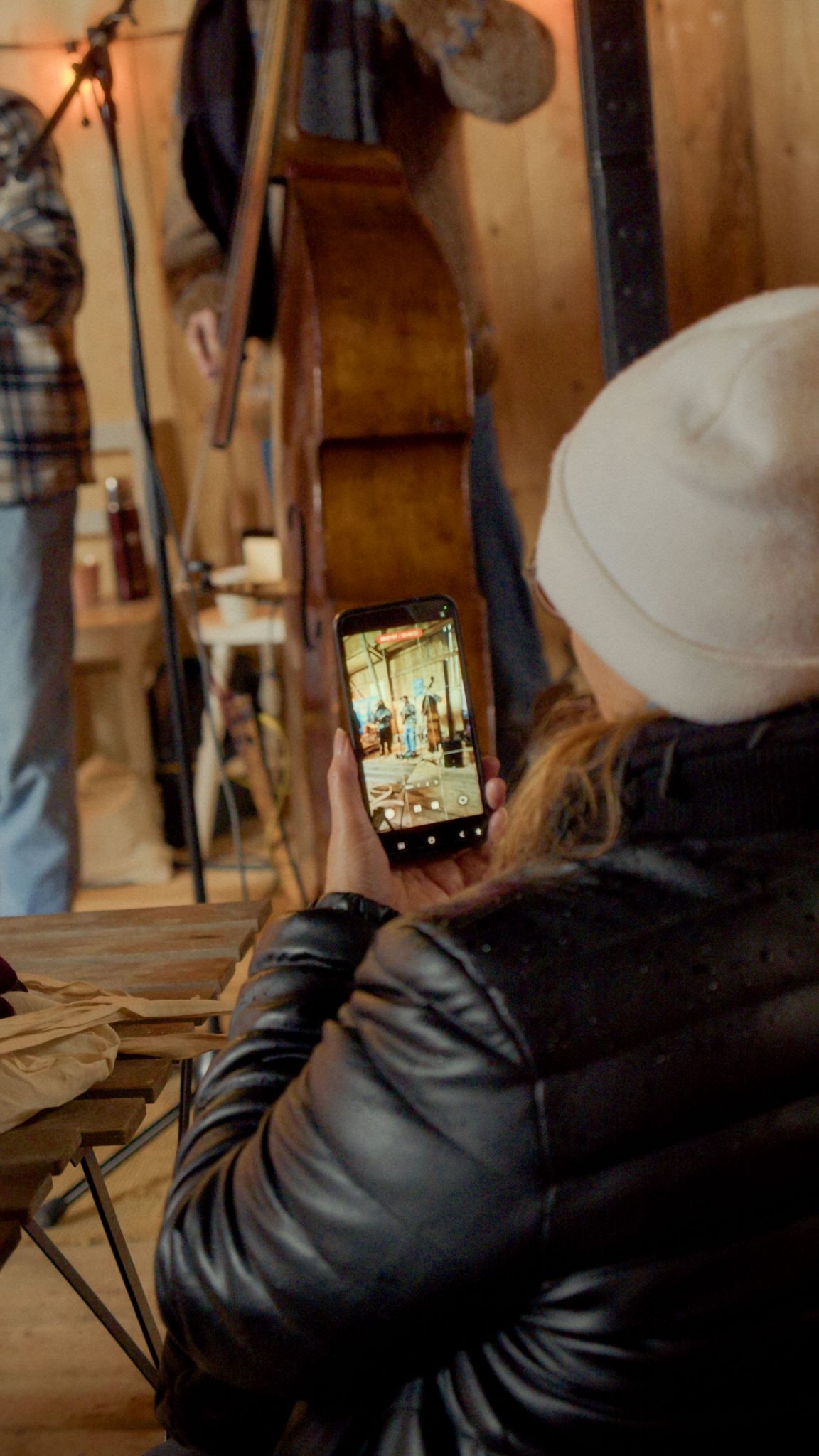 Person som fotar liveband